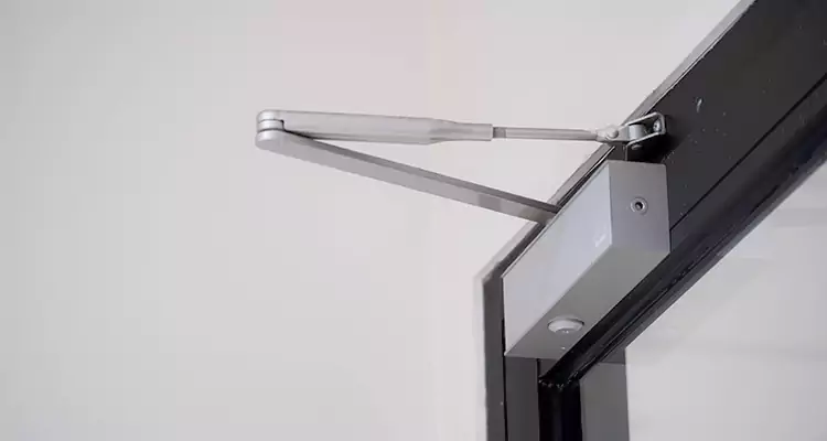 Screen Door Closer Repair in Palm Harbor, FL