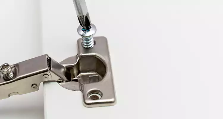 Screen Door Hinge Repair in Palm Harbor, FL