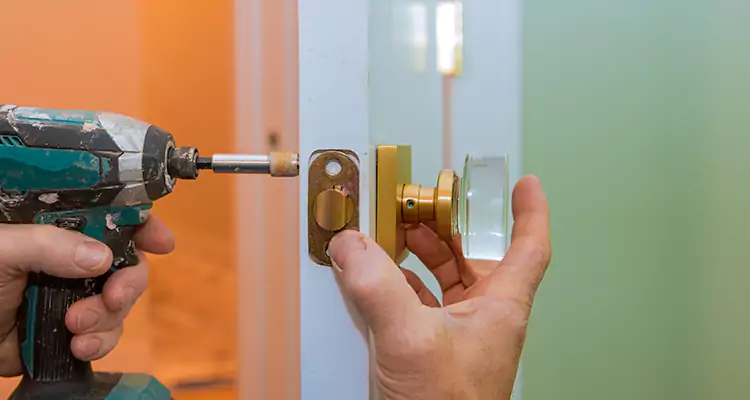 Broken Door Knob Fix in Palm Harbor, FL